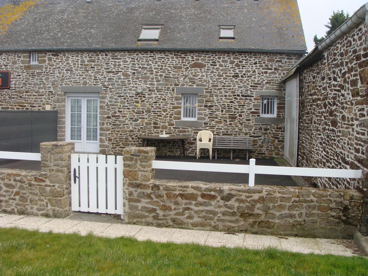 Chambres D'Hotes Le Petit Angle Saint-Broladre 외부 사진