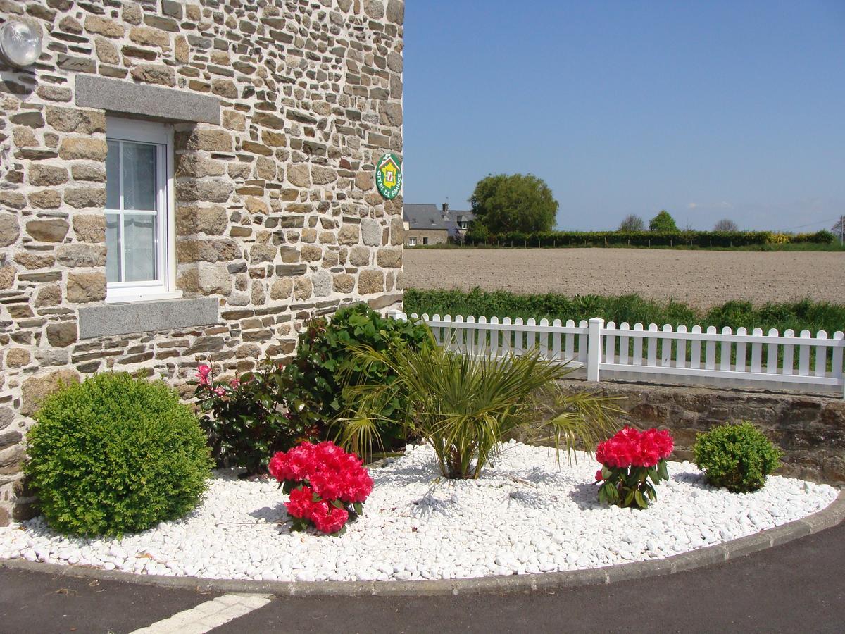 Chambres D'Hotes Le Petit Angle Saint-Broladre 외부 사진